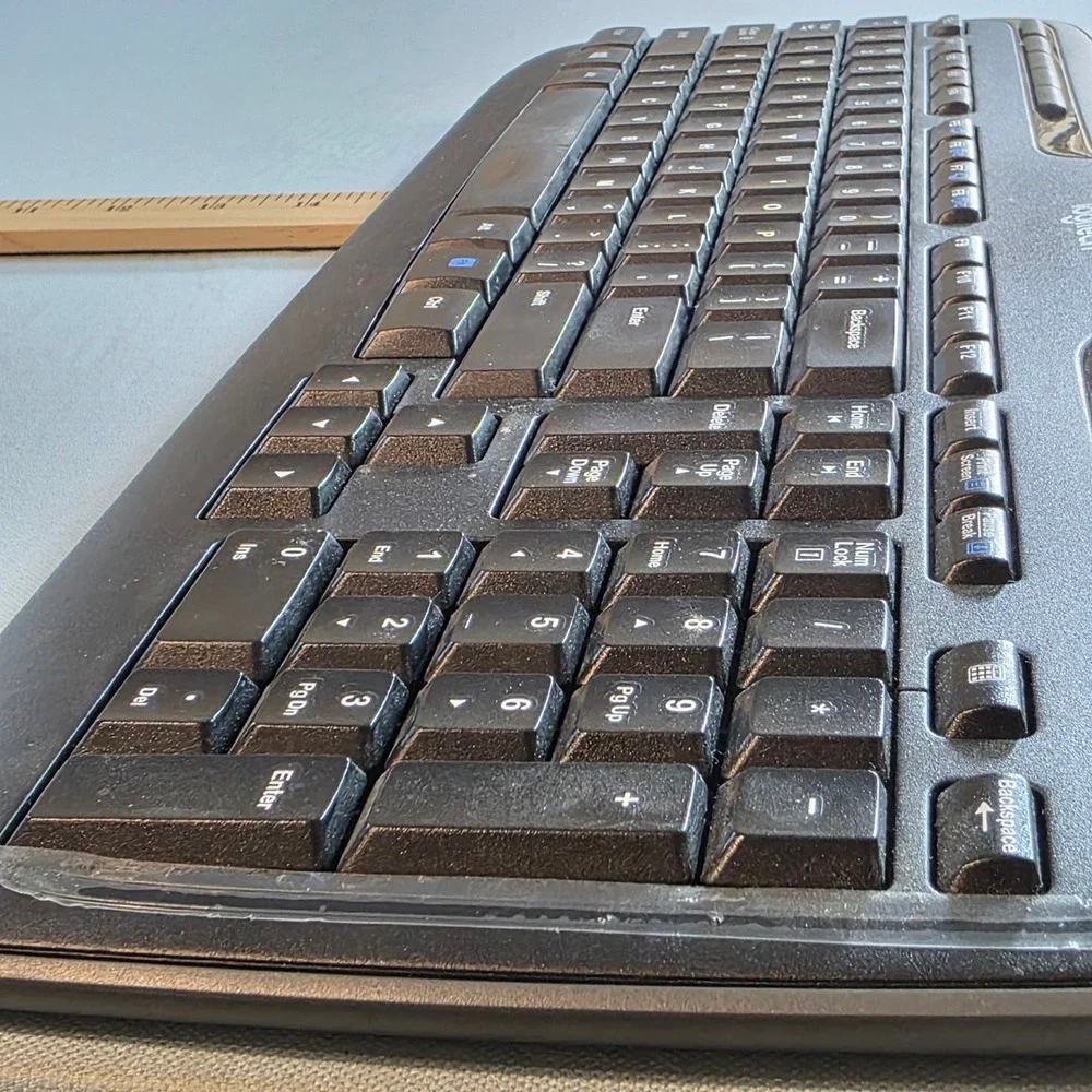 Logitech K270 Wireless Keyboard Full Size Black with Media Hotkeys QWERTY